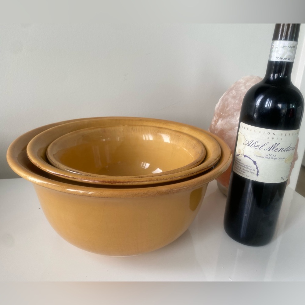 VINTAGE Pier 1 collectable Italian made nesting set of 3 larger serving bowls